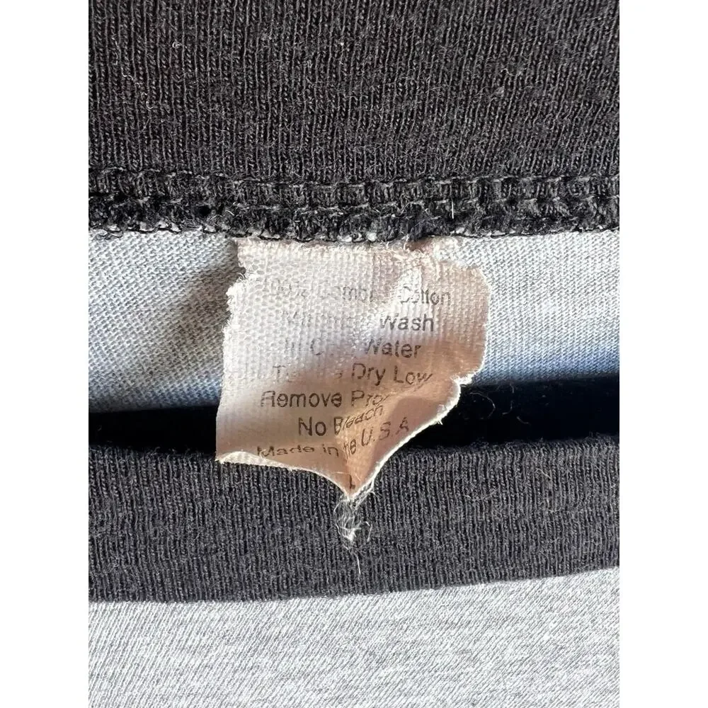 Rare Made In USA Red Hot Chili Peppers World Tour 2017 Concert Raglan Size L - Picture 2 of 4